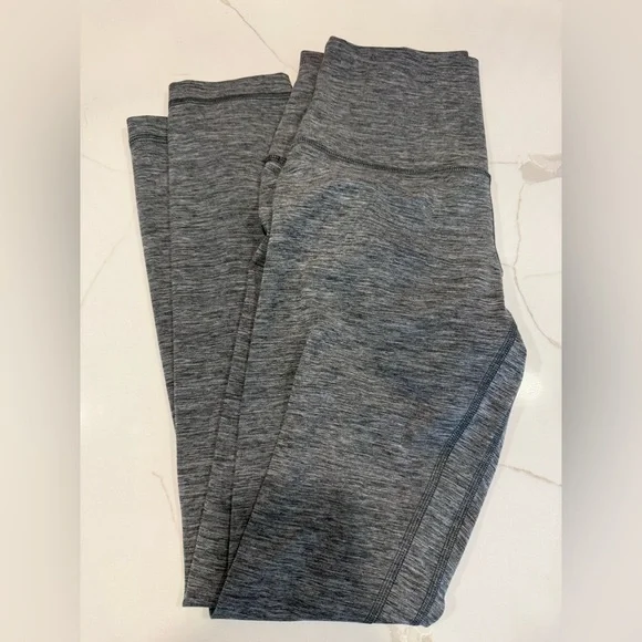 Lululemon Align Leggings 25” Size 6 Heathered Grey (Like New) - Picture 3 of 6